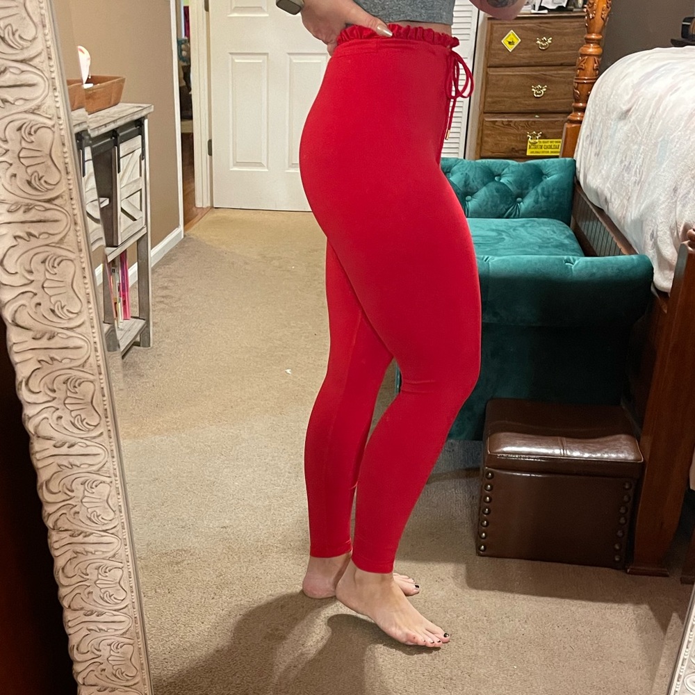 Celestine High Rise Scarlet Ruffle Leggings - Picture 4 of 15